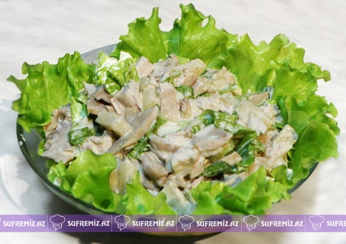 Mal əti ilə göbələkli salat